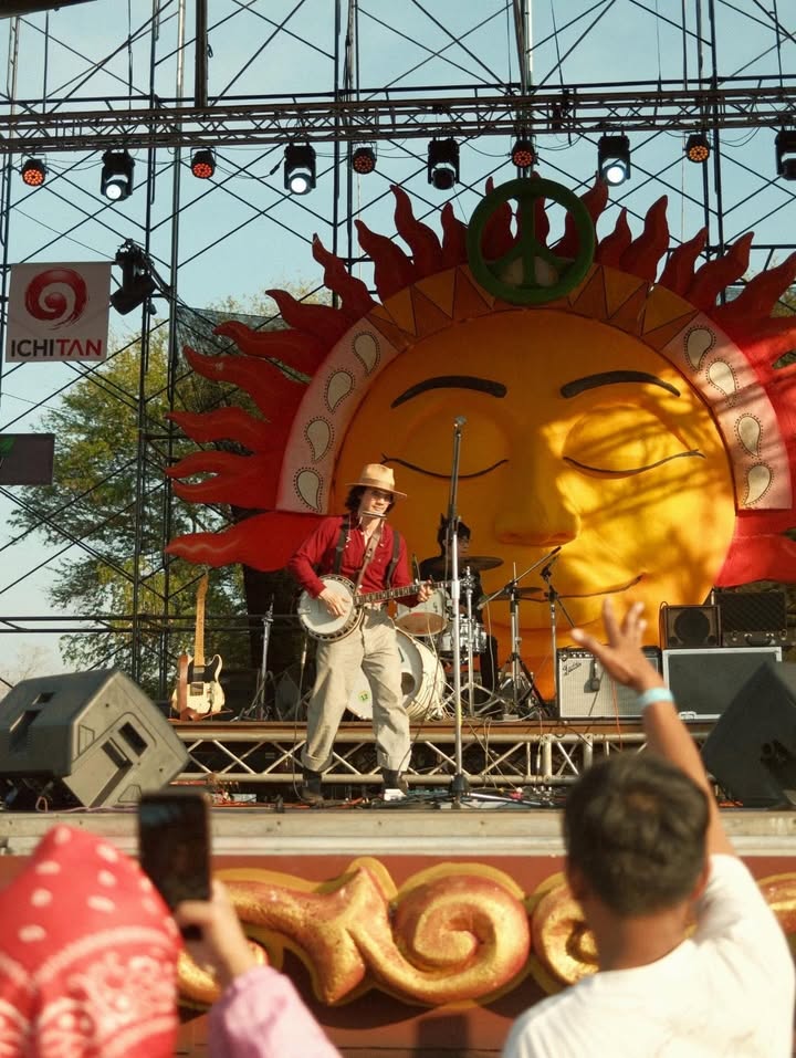 เป้ - อารักษ์ อมรศุภศิริ