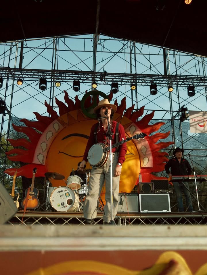 เป้ - อารักษ์ อมรศุภศิริ