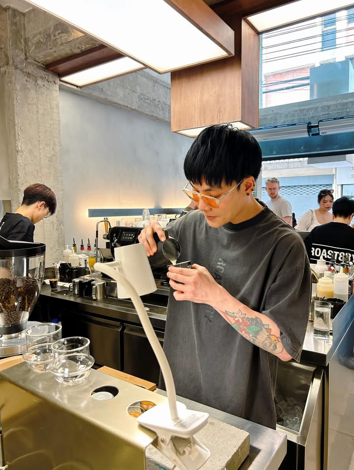 เป้ - อารักษ์ อมรศุภศิริ