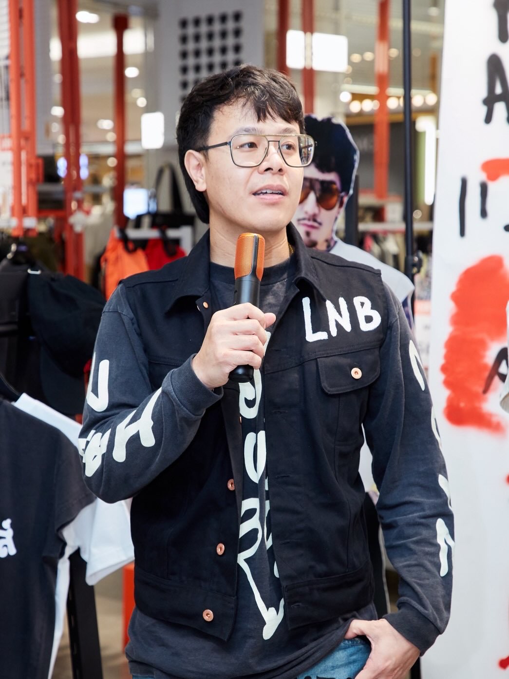 เป้ - อารักษ์ อมรศุภศิริ