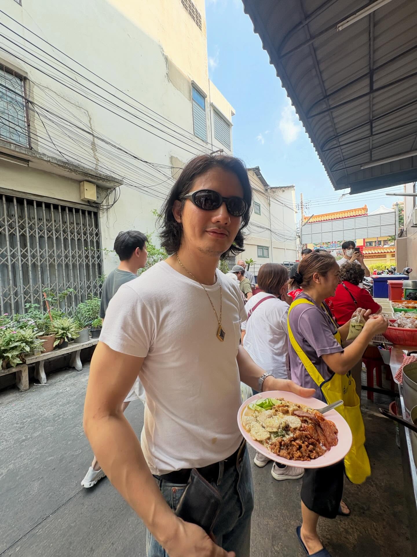 เป้ - อารักษ์ อมรศุภศิริ