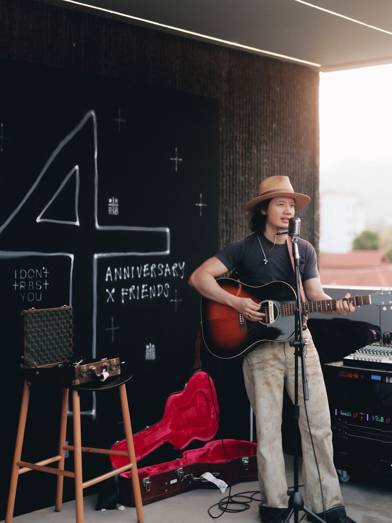 เป้ - อารักษ์ อมรศุภศิริ