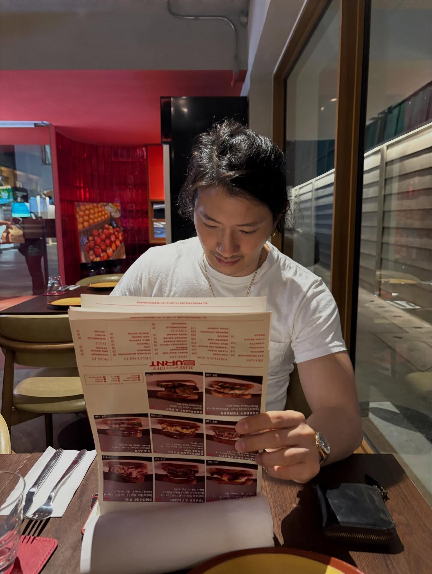 เป้ - อารักษ์ อมรศุภศิริ