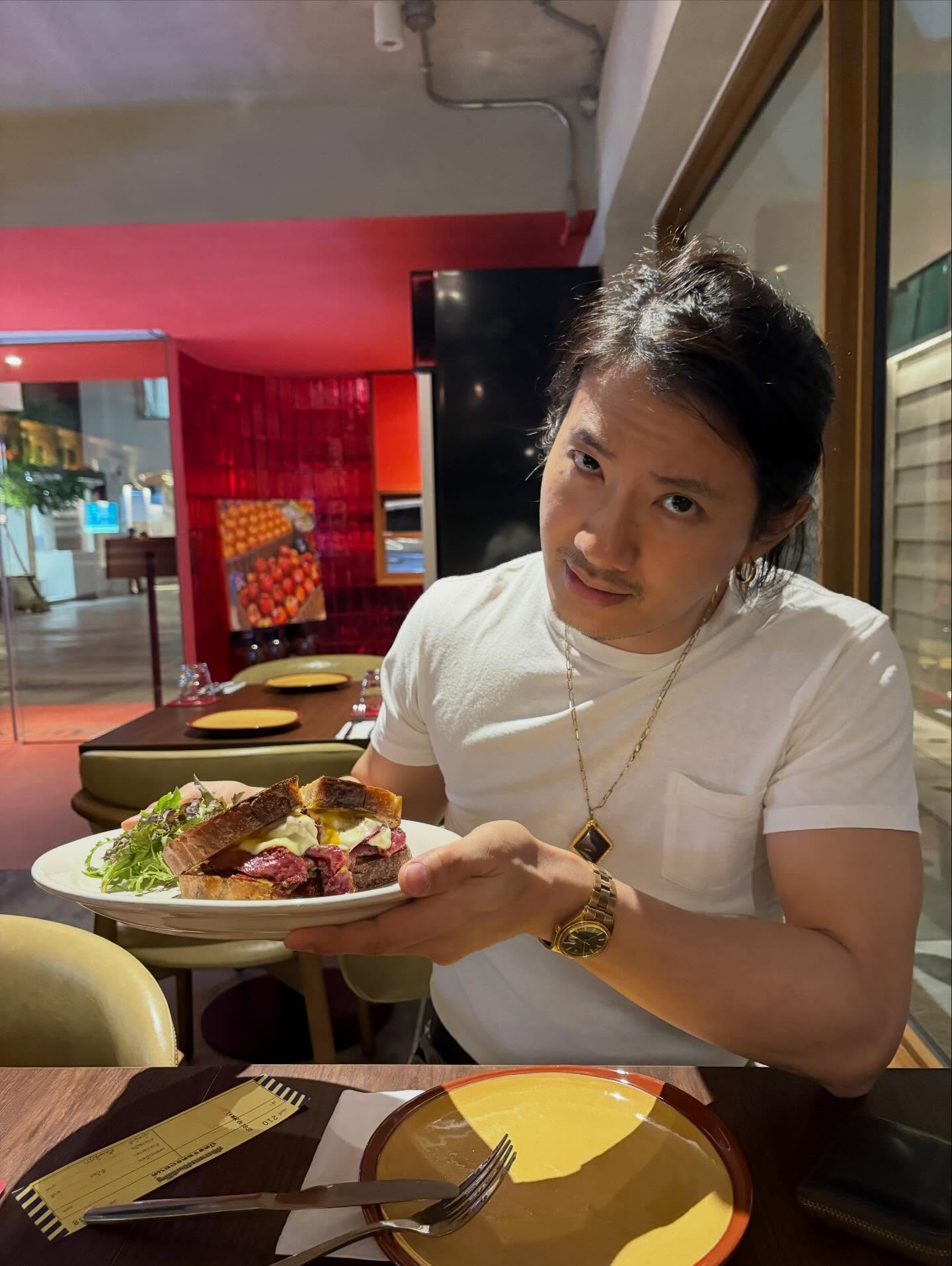 เป้ - อารักษ์ อมรศุภศิริ