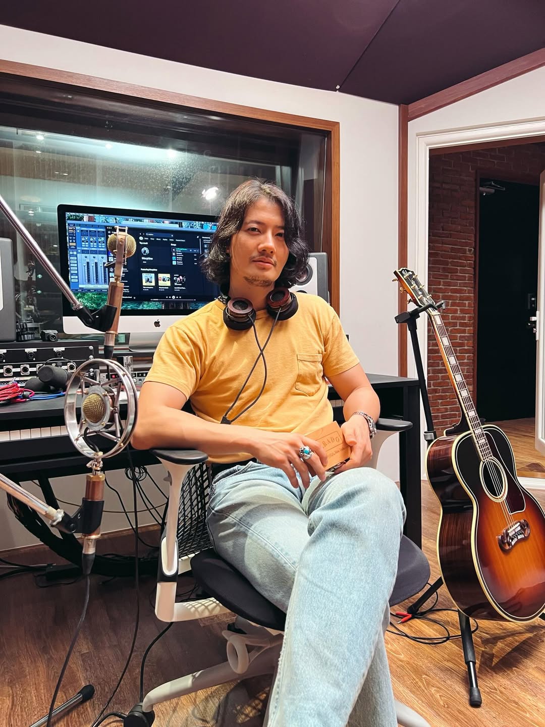 เป้ - อารักษ์ อมรศุภศิริ