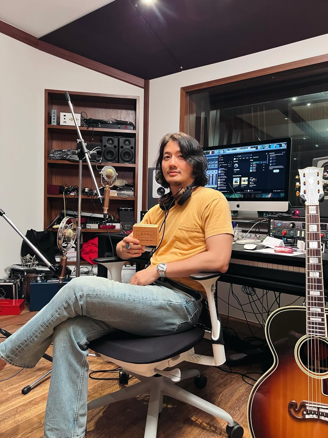 เป้ - อารักษ์ อมรศุภศิริ