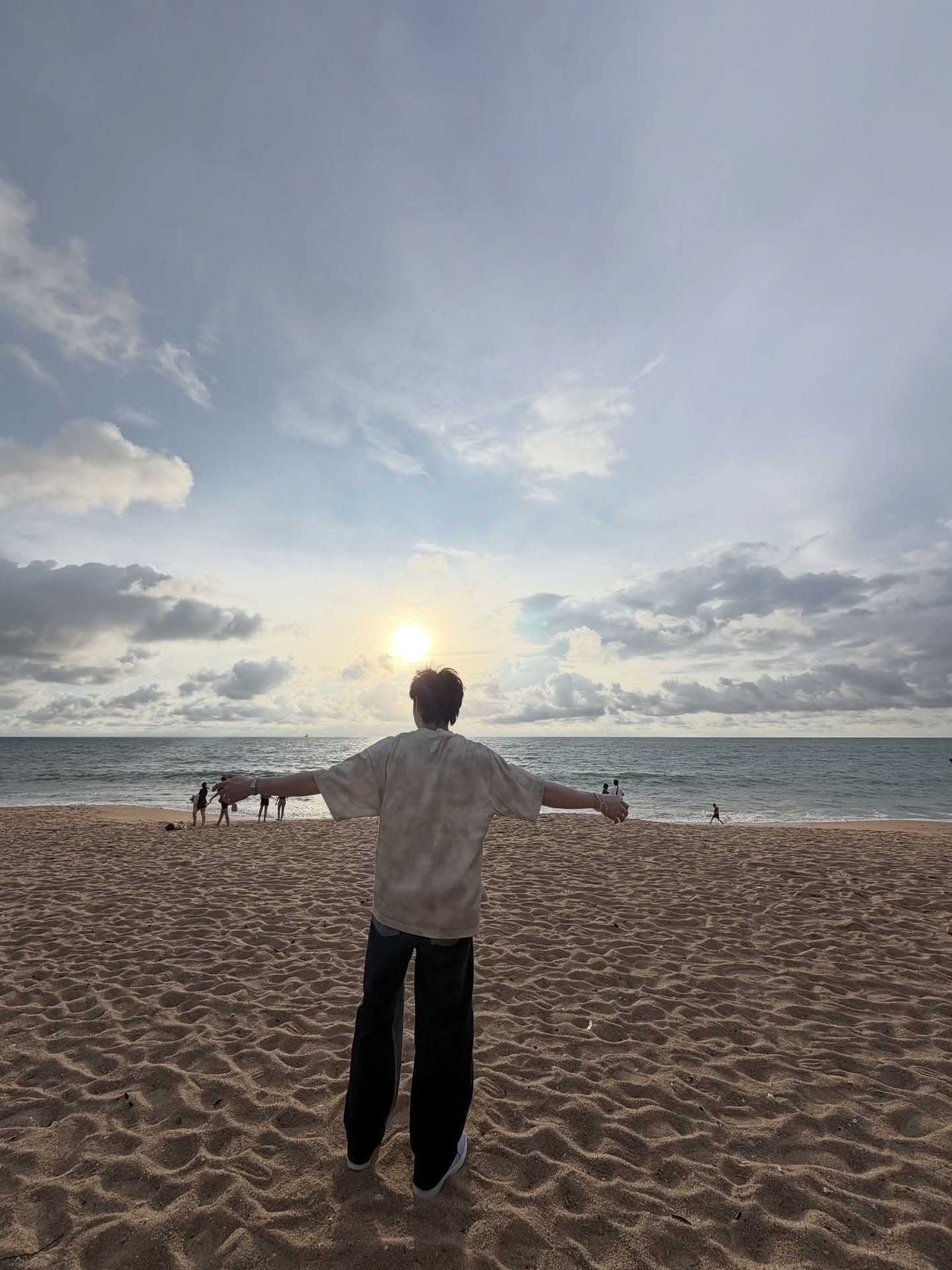 ณฐ - ณฐสิชณ์ เอื้อเอกสิชฌ์