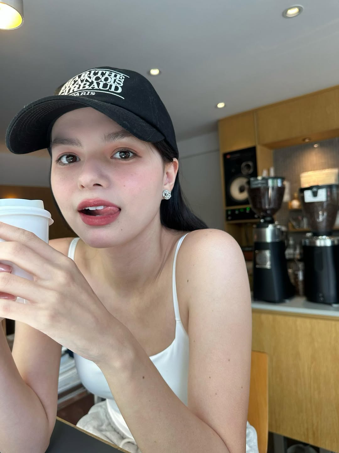 เบคกี้ - รีเบคก้า แพทรีเซีย อาร์มสตรอง