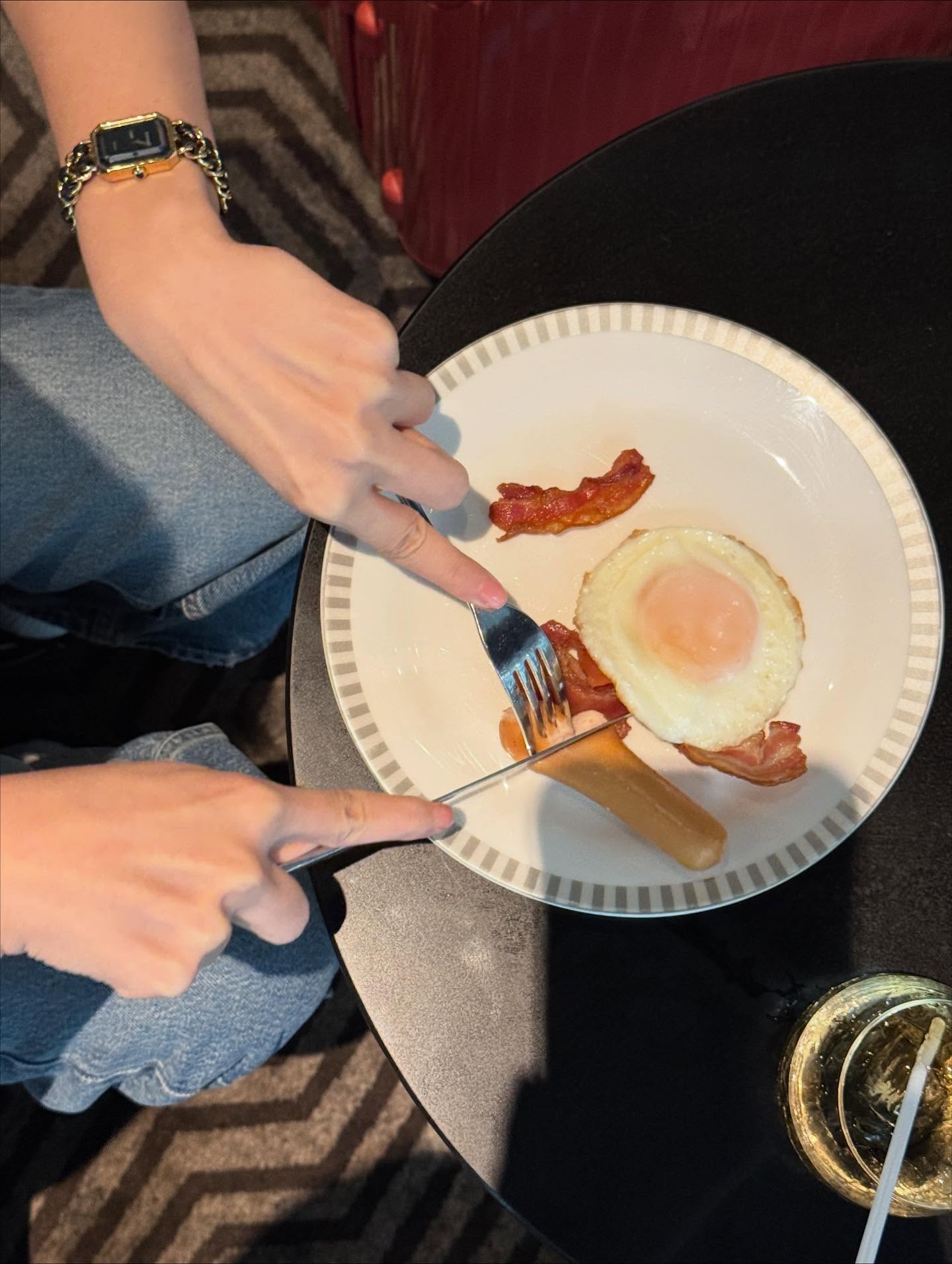 เบคกี้ - รีเบคก้า แพทรีเซีย อาร์มสตรอง