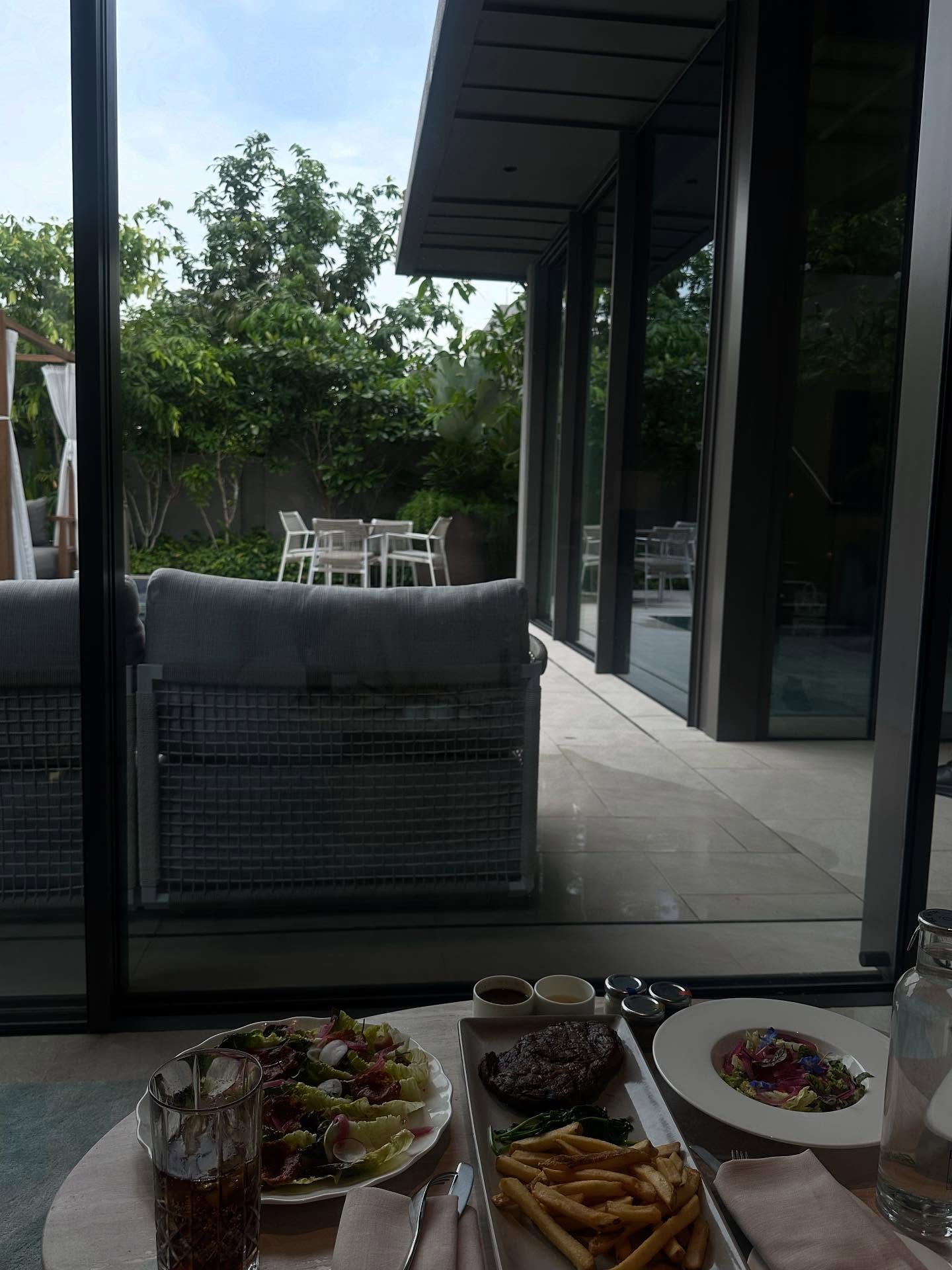 เบคกี้ - รีเบคก้า แพทรีเซีย อาร์มสตรอง