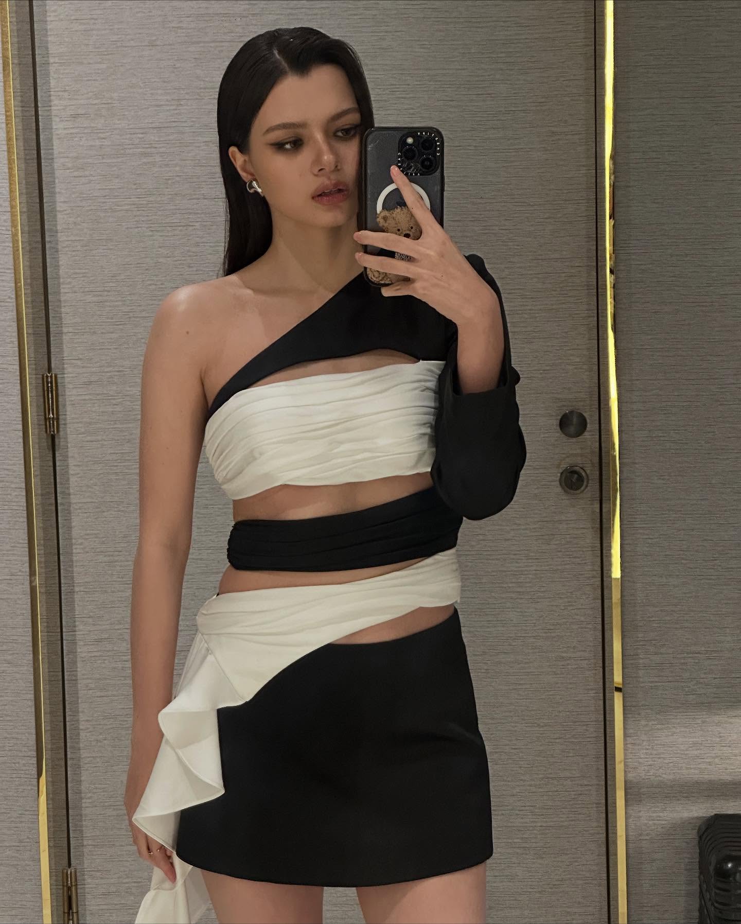 เบคกี้ - รีเบคก้า แพทรีเซีย อาร์มสตรอง