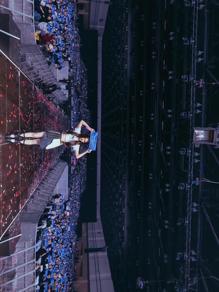 เบคกี้ - รีเบคก้า แพทรีเซีย อาร์มสตรอง