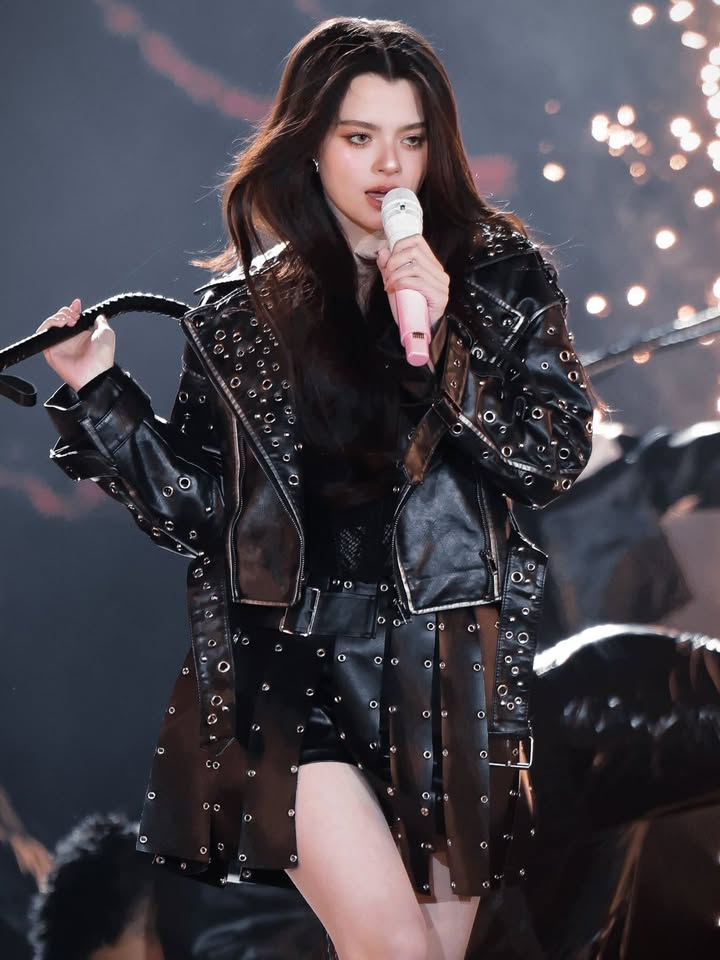 เบคกี้ - รีเบคก้า แพทรีเซีย อาร์มสตรอง