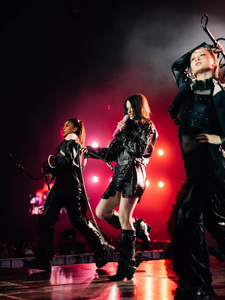 เบคกี้ - รีเบคก้า แพทรีเซีย อาร์มสตรอง