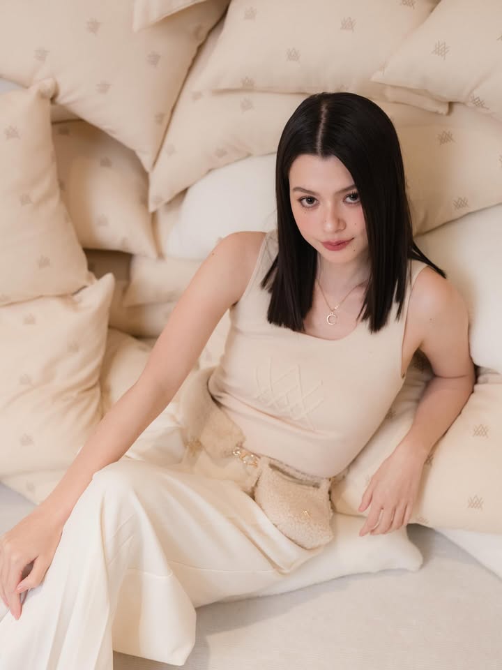 เบคกี้ - รีเบคก้า แพทรีเซีย อาร์มสตรอง