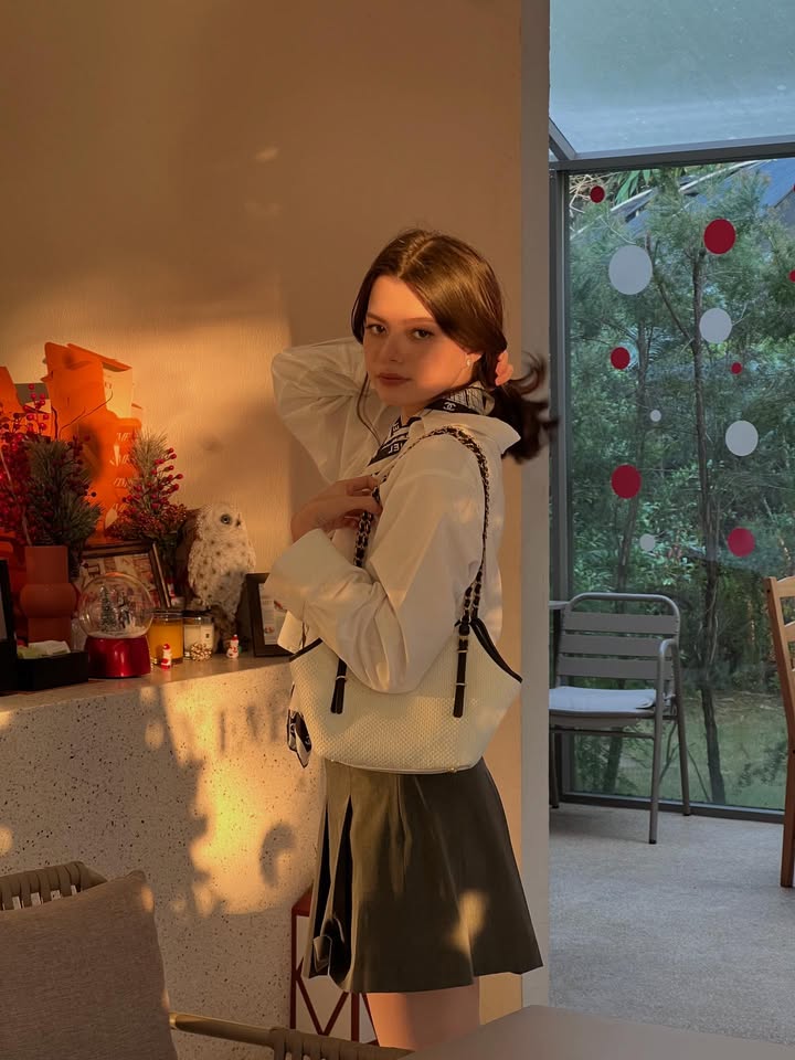 เบคกี้ - รีเบคก้า แพทรีเซีย อาร์มสตรอง