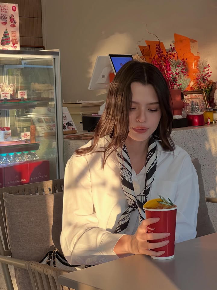 เบคกี้ - รีเบคก้า แพทรีเซีย อาร์มสตรอง