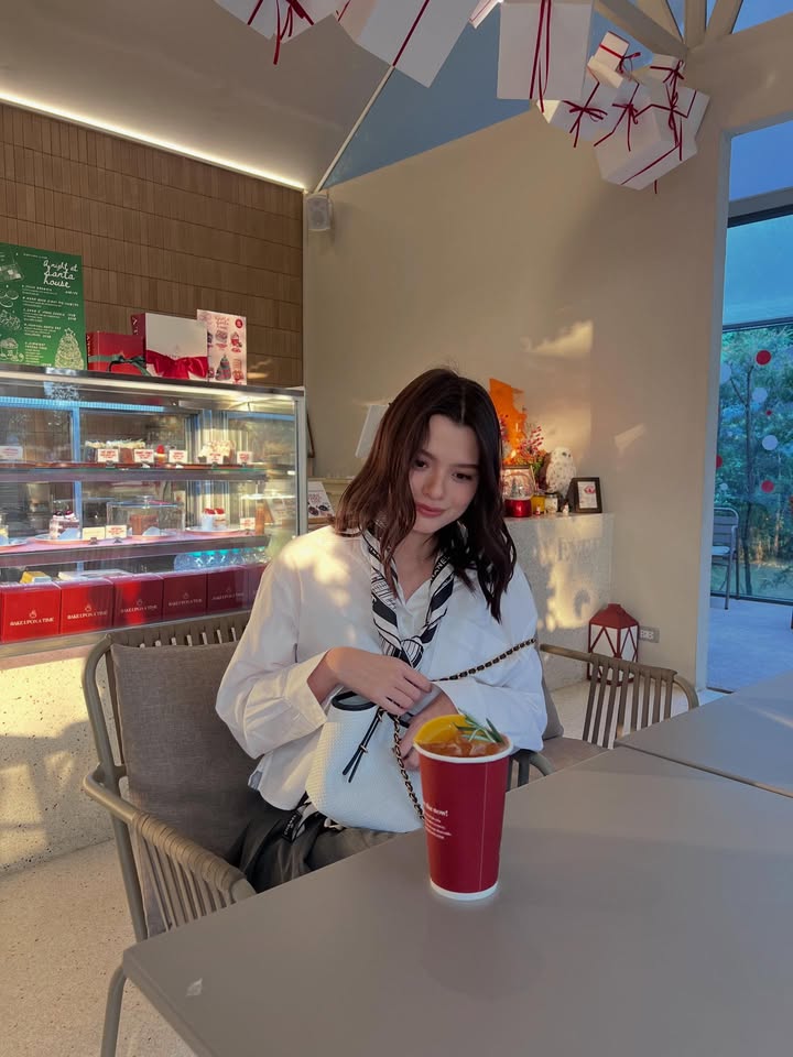 เบคกี้ - รีเบคก้า แพทรีเซีย อาร์มสตรอง