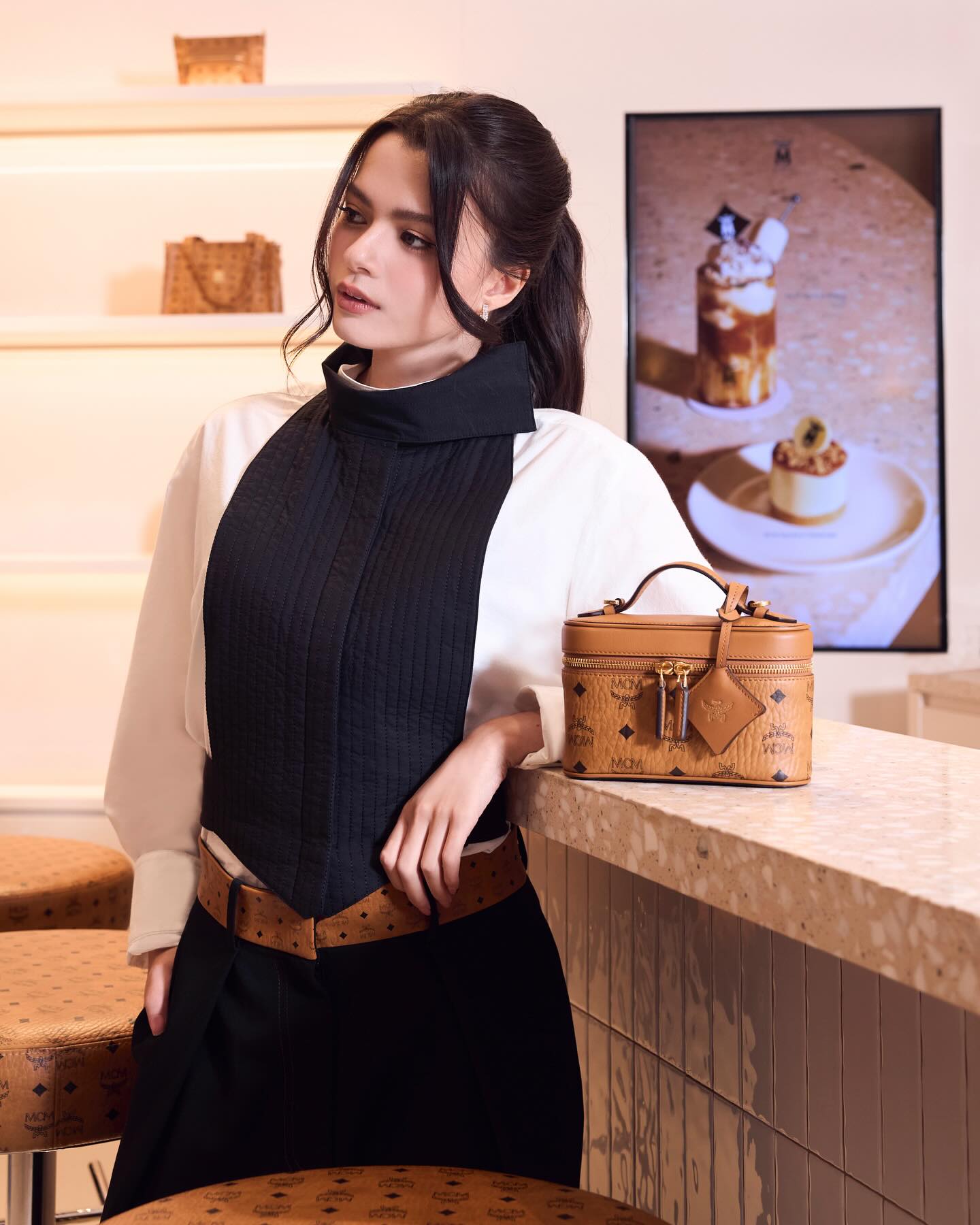 เบคกี้ - รีเบคก้า แพทรีเซีย อาร์มสตรอง