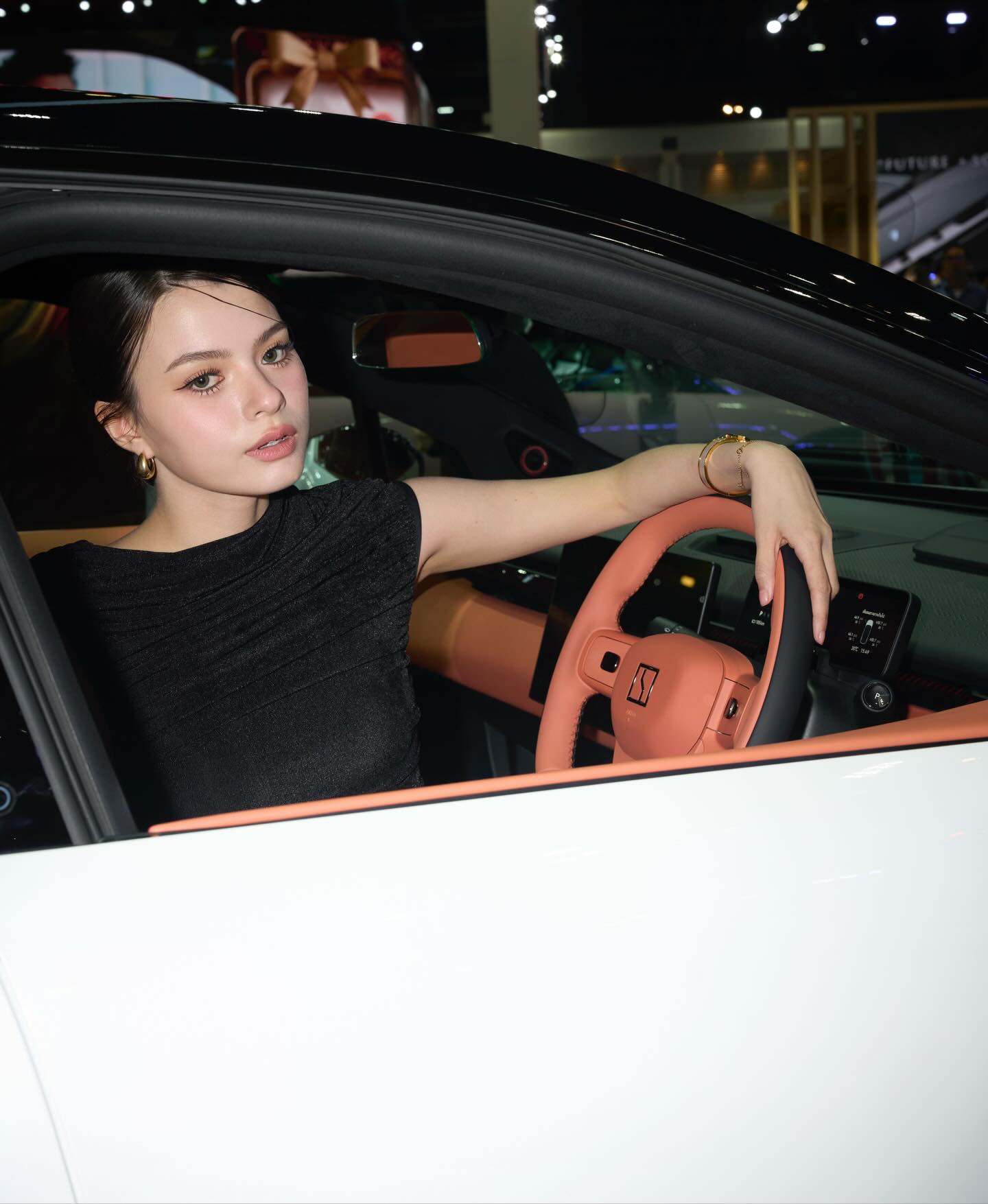 เบคกี้ - รีเบคก้า แพทรีเซีย อาร์มสตรอง