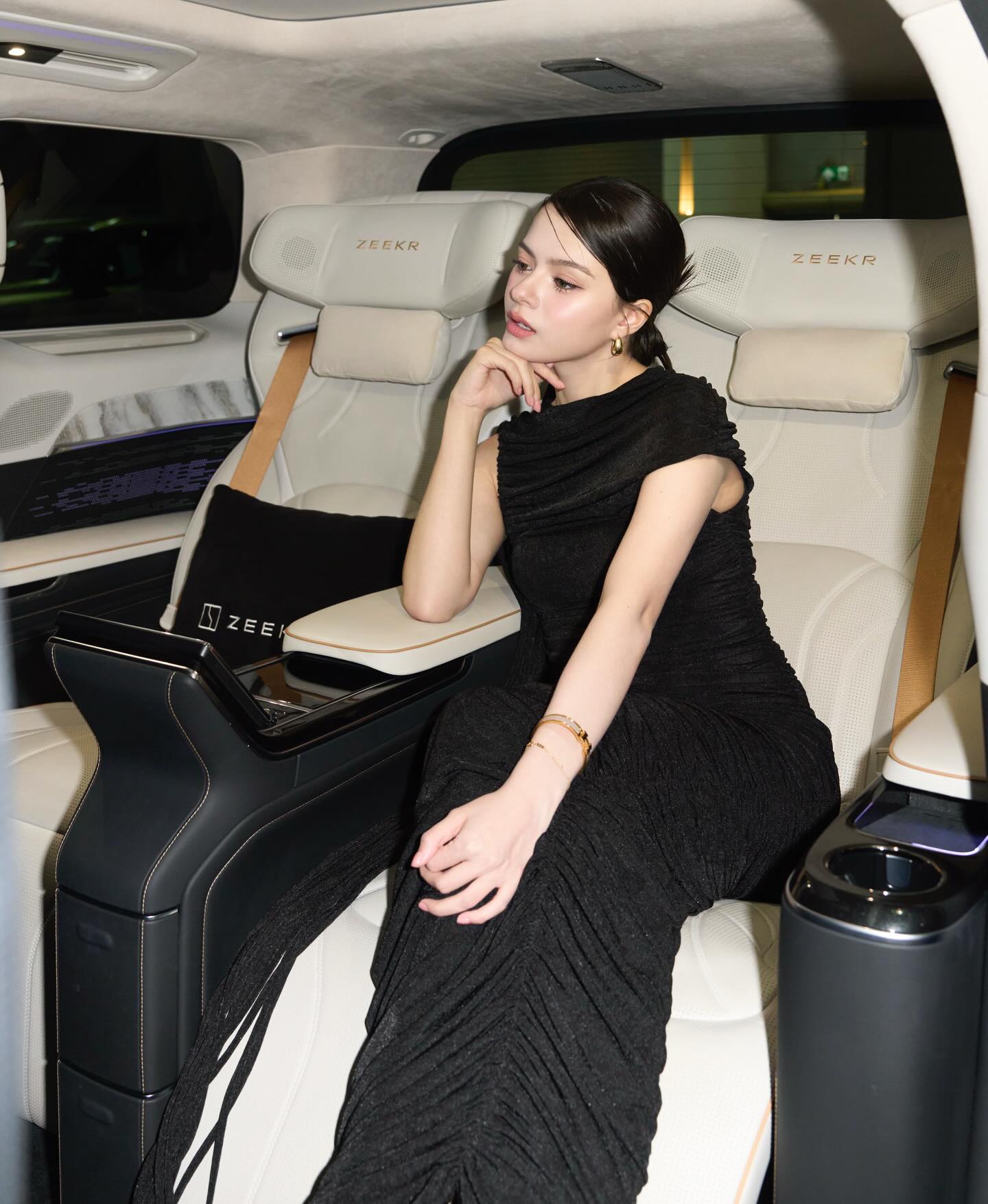 เบคกี้ - รีเบคก้า แพทรีเซีย อาร์มสตรอง