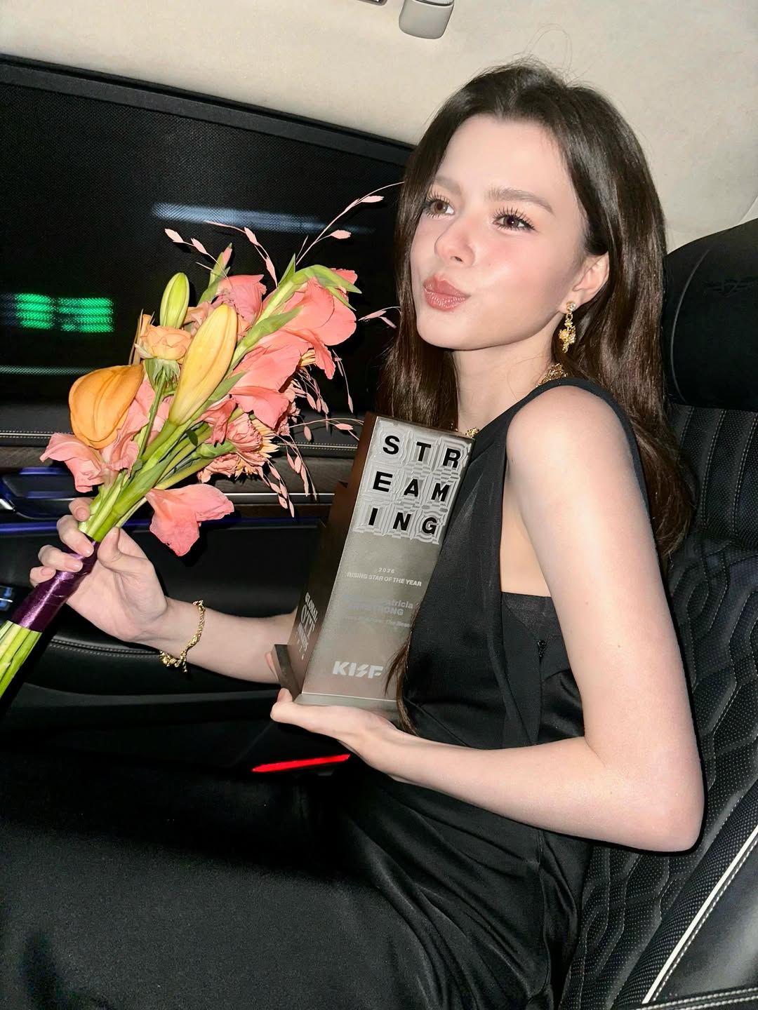 เบคกี้ - รีเบคก้า แพทรีเซีย อาร์มสตรอง