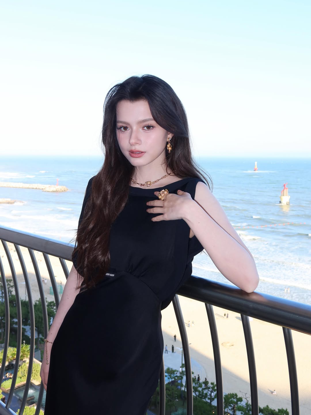 เบคกี้ - รีเบคก้า แพทรีเซีย อาร์มสตรอง