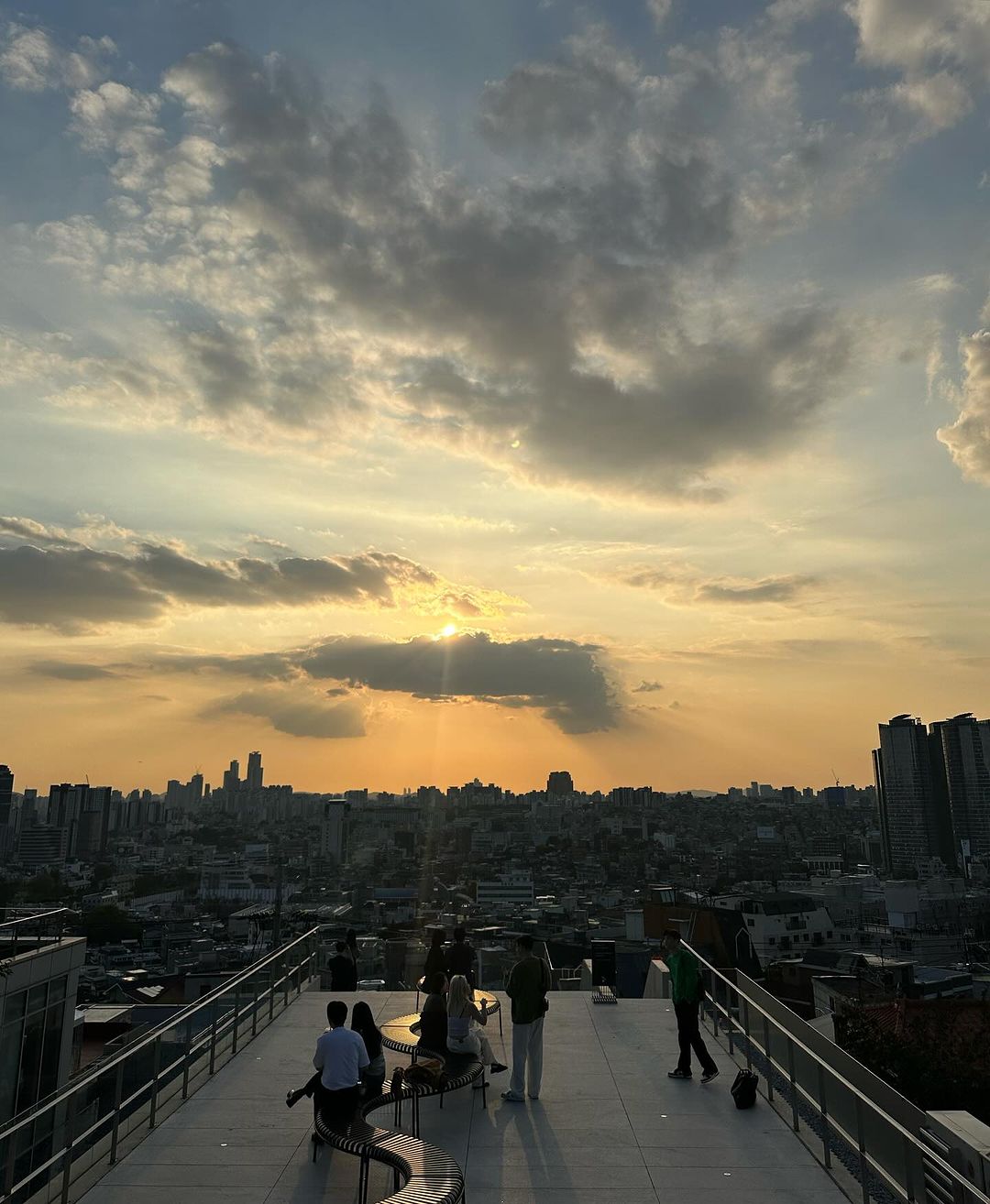 พี - พีรวิชญ์ พลอยนำพล