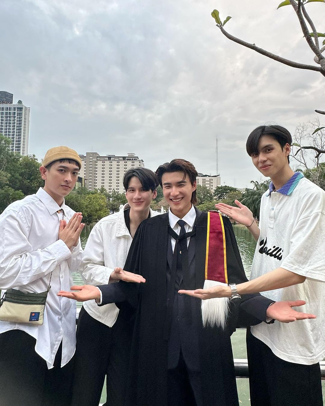 พี - พีรวิชญ์ พลอยนำพล