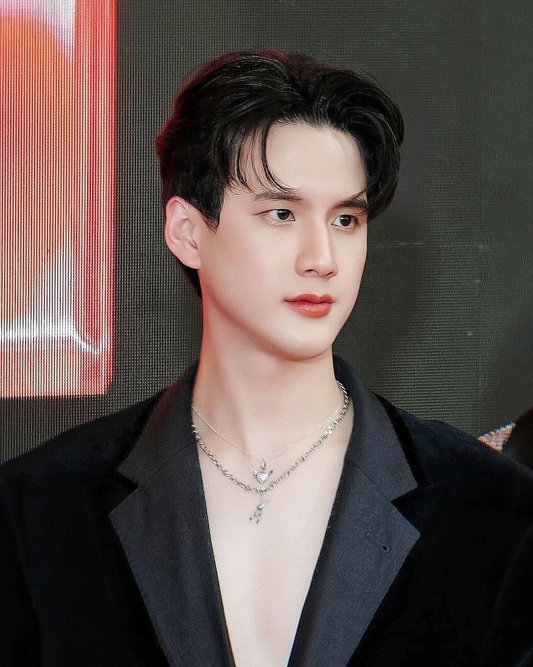 พี - พีรวิชญ์ พลอยนำพล