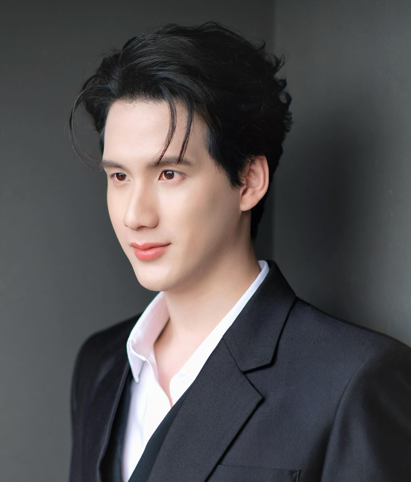 พี - พีรวิชญ์ พลอยนำพล