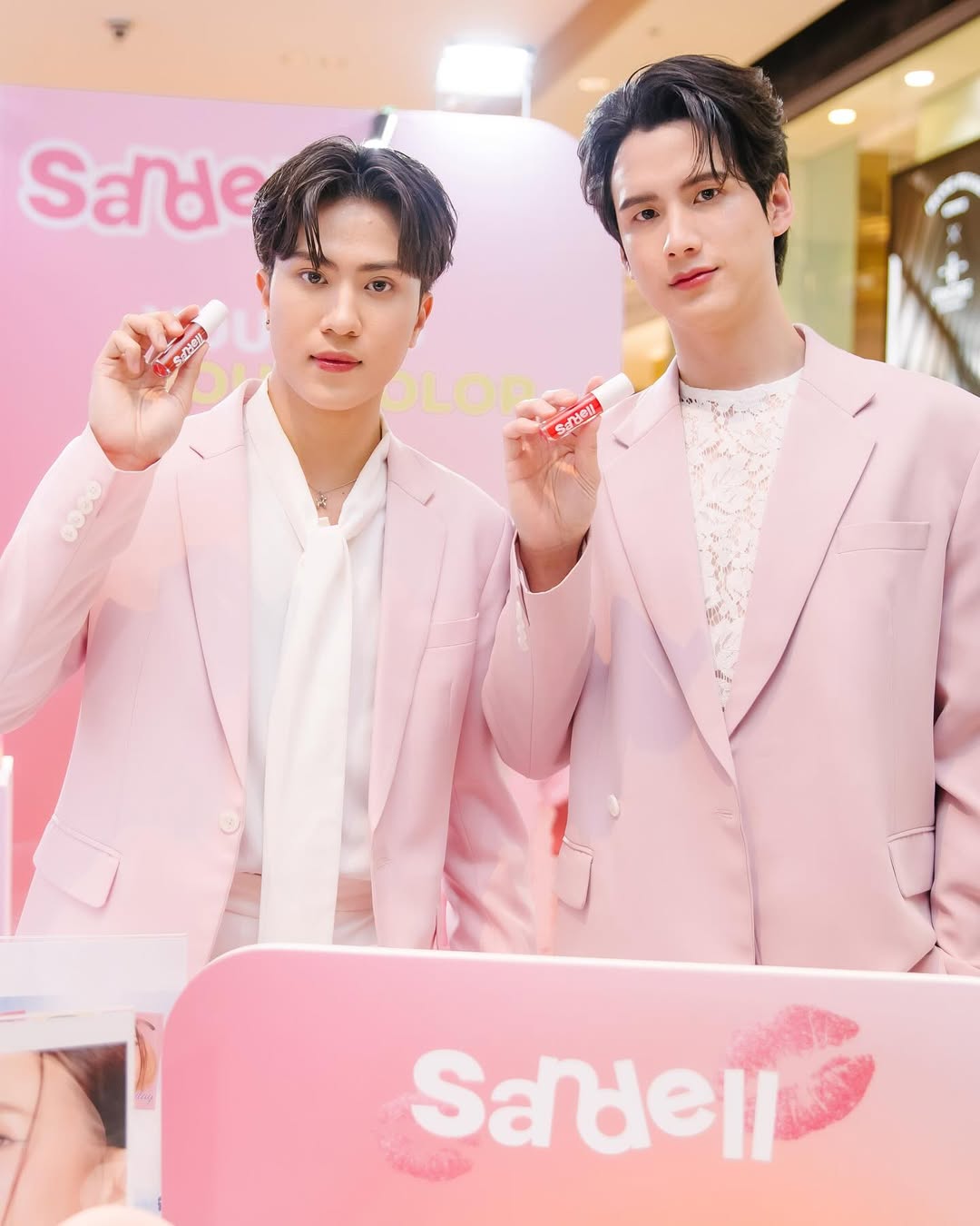 พี - พีรวิชญ์ พลอยนำพล