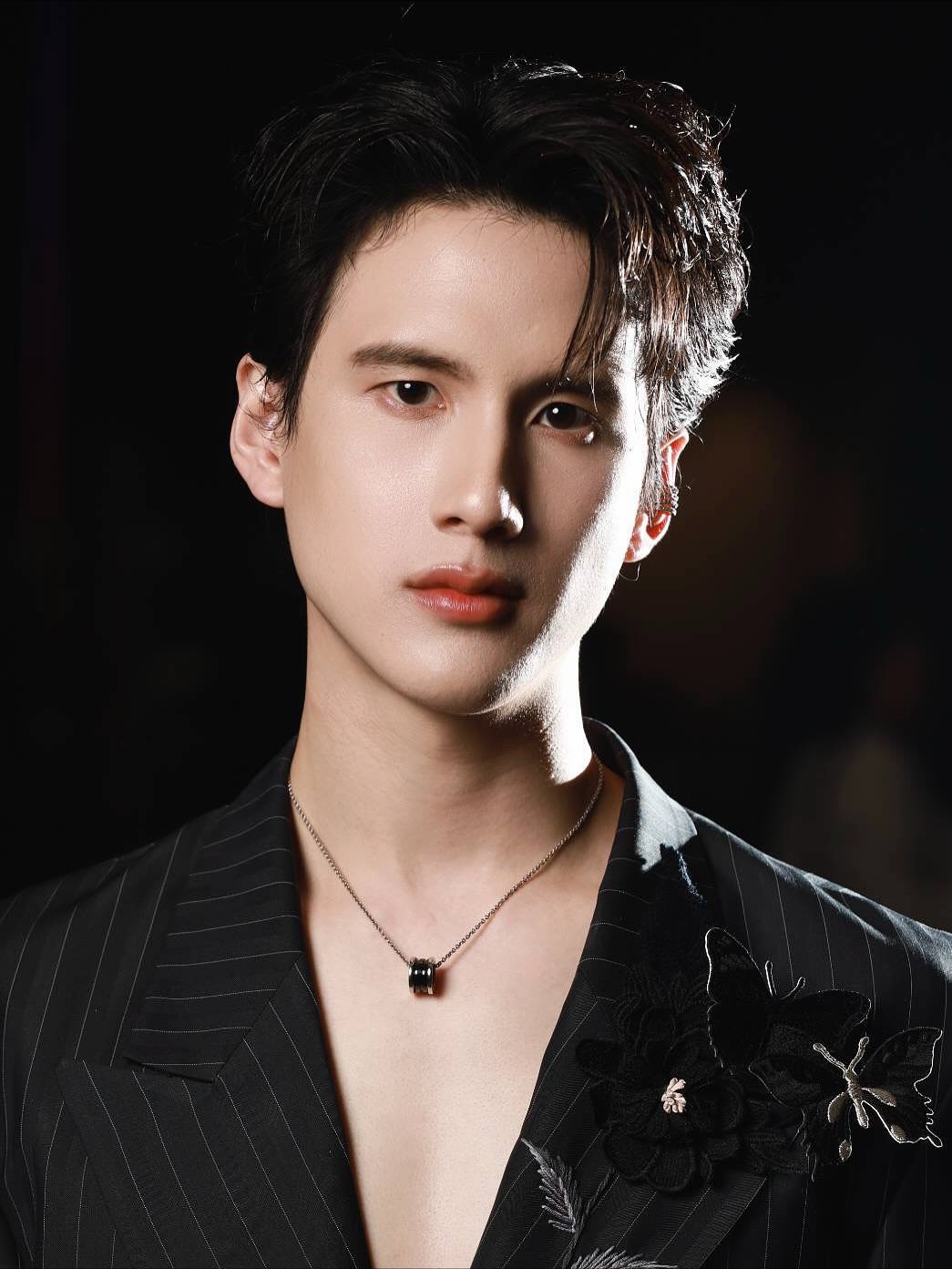 พี - พีรวิชญ์ พลอยนำพล