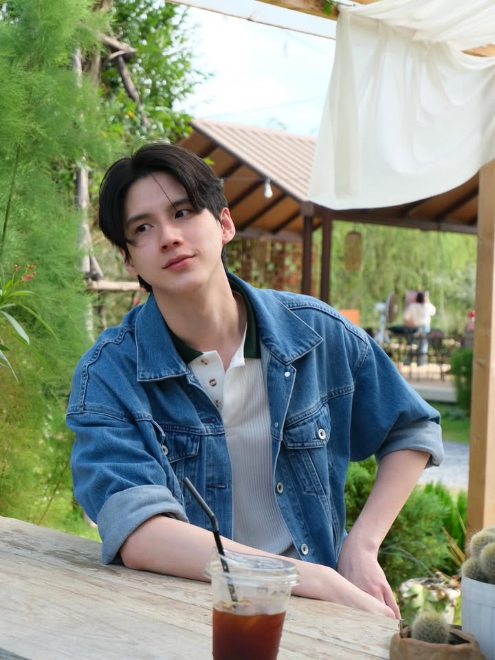 พี - พีรวิชญ์ พลอยนำพล