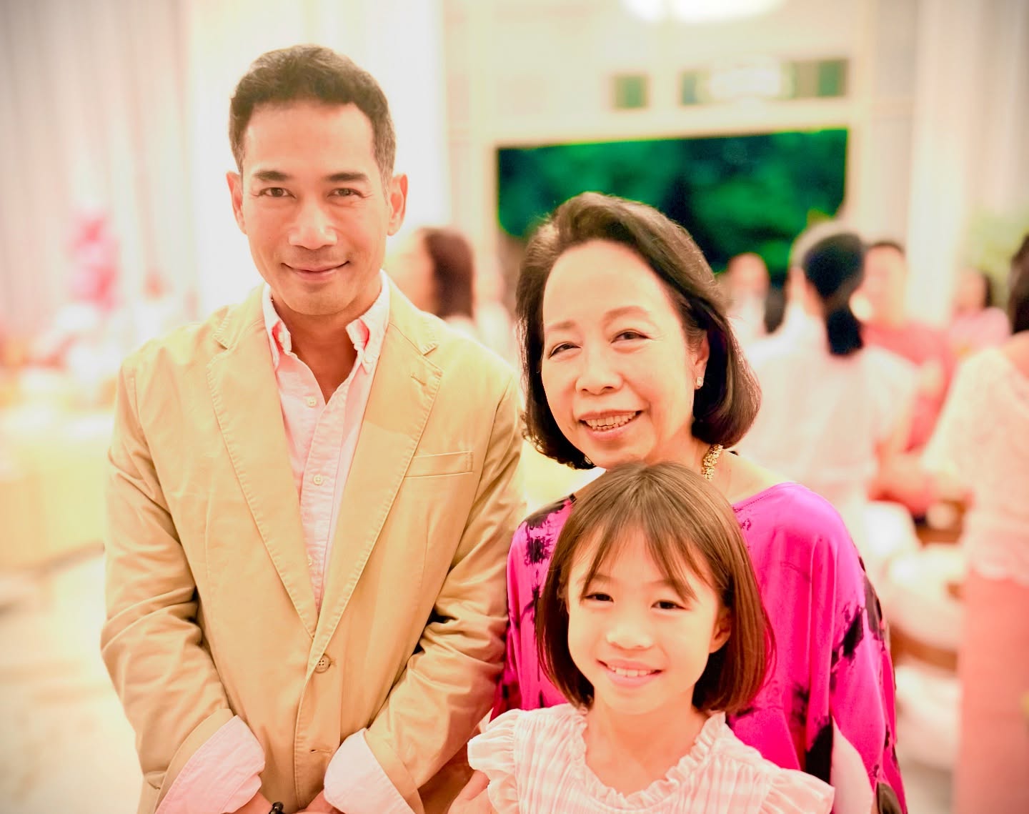 ตุ้ย - ธีรภัทร์ สัจจกุล