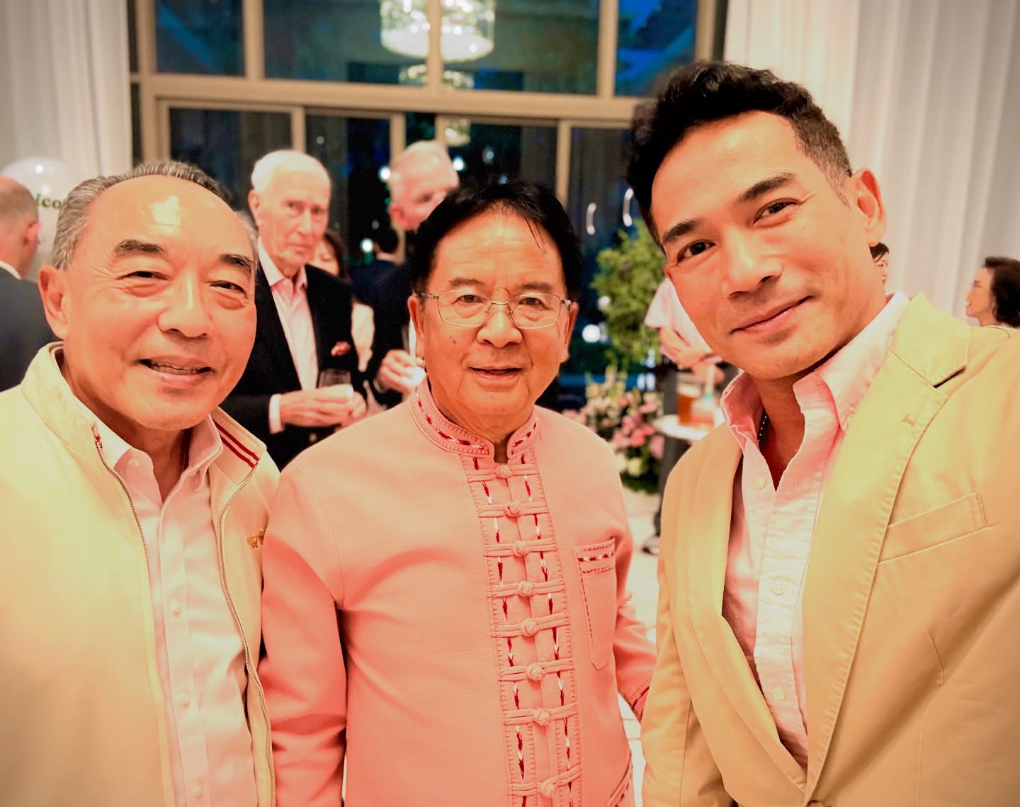 ตุ้ย - ธีรภัทร์ สัจจกุล