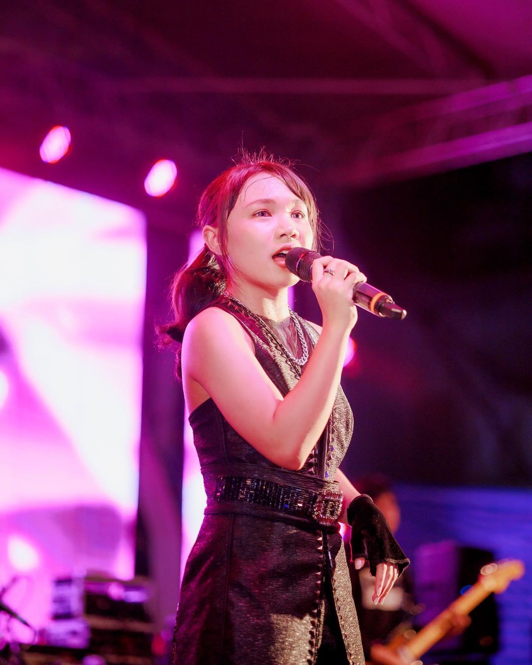ลิลลี่ - นารีนาท เชื้อแหลม