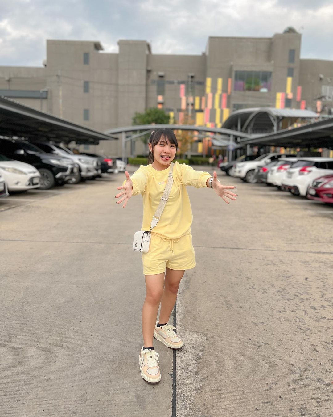 ลิลลี่ - นารีนาท เชื้อแหลม