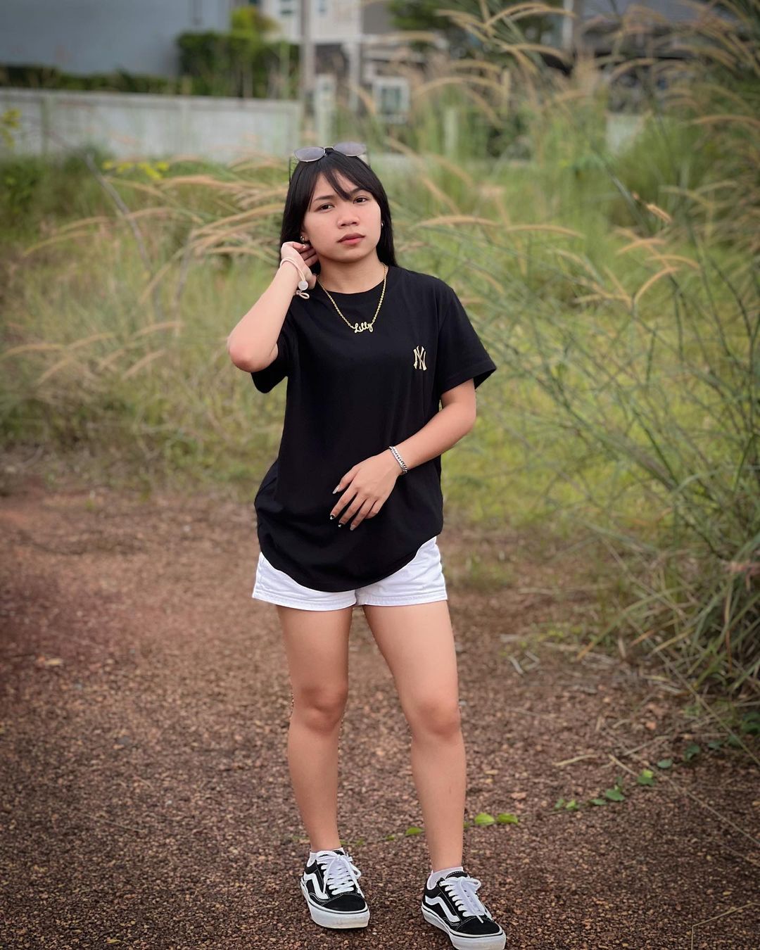 ลิลลี่ - นารีนาท เชื้อแหลม