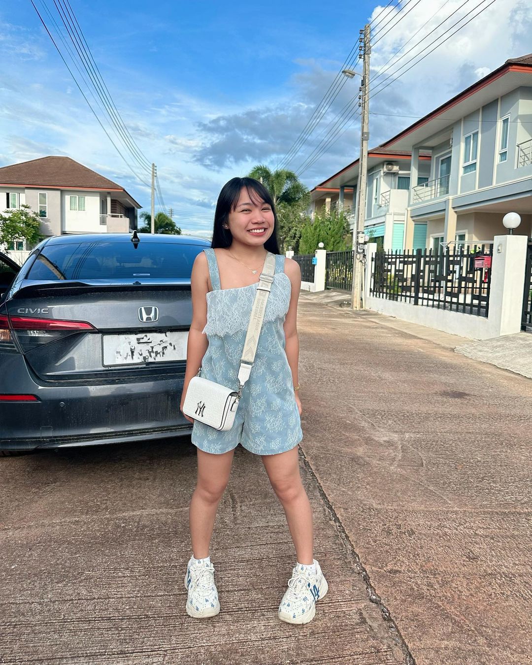 ลิลลี่ - นารีนาท เชื้อแหลม