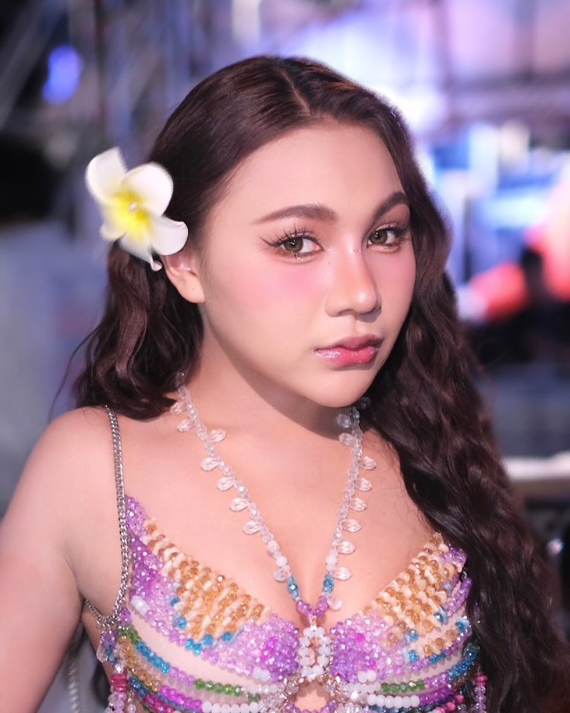 ลิลลี่ - นารีนาท เชื้อแหลม