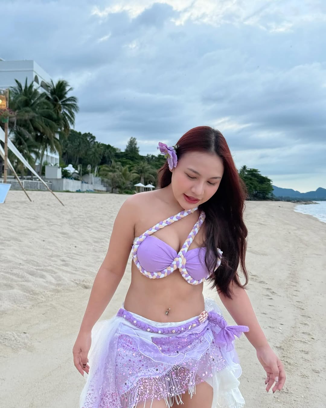 ลิลลี่ - นารีนาท เชื้อแหลม