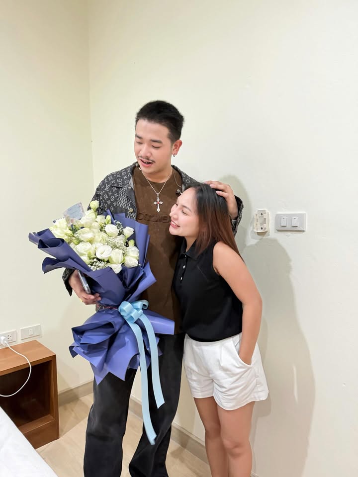 ลิลลี่ - นารีนาท เชื้อแหลม