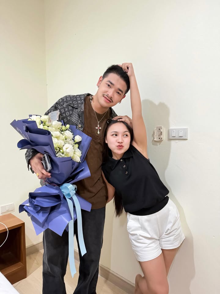 ลิลลี่ - นารีนาท เชื้อแหลม