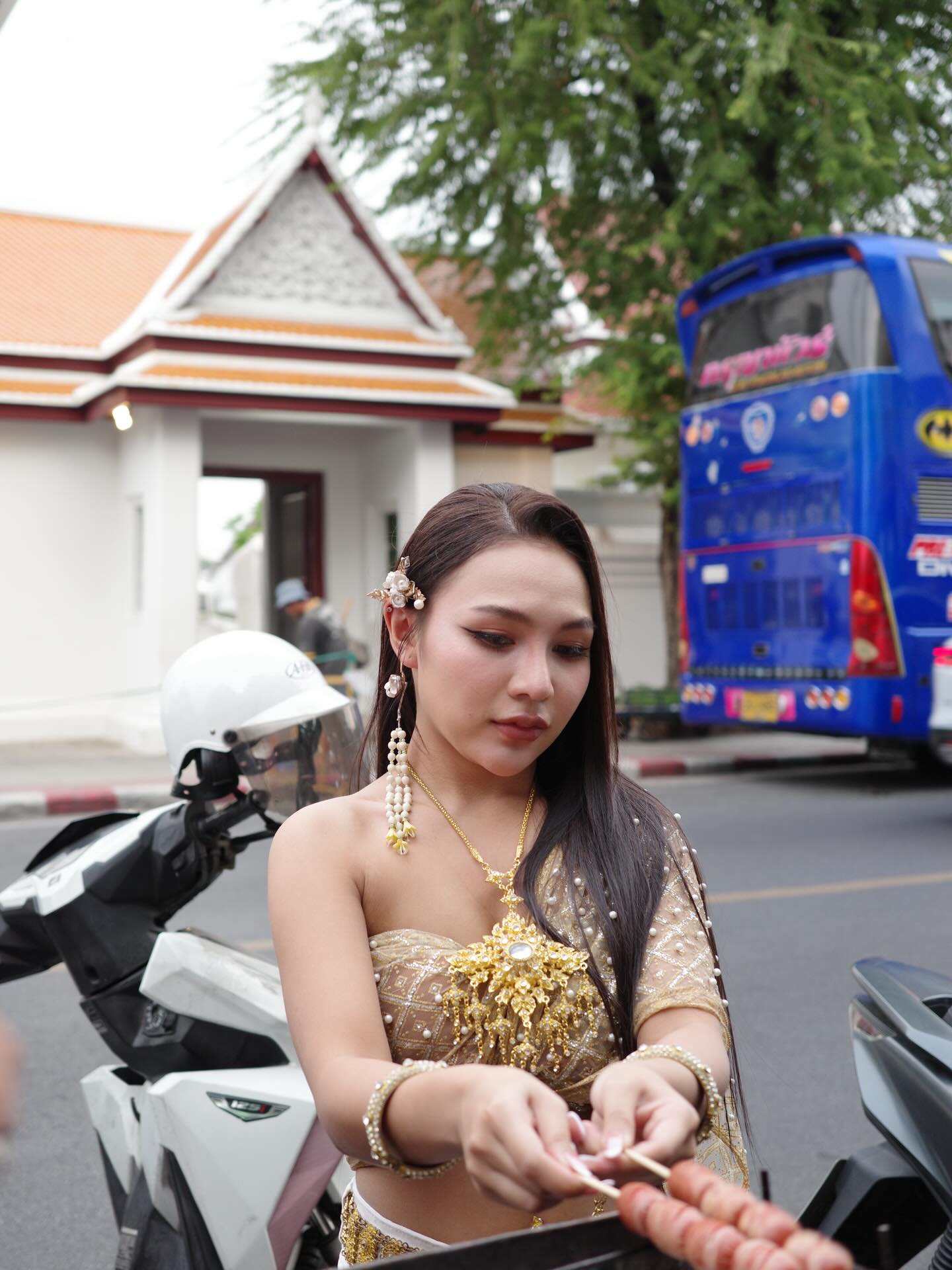 ลิลลี่ - นารีนาท เชื้อแหลม