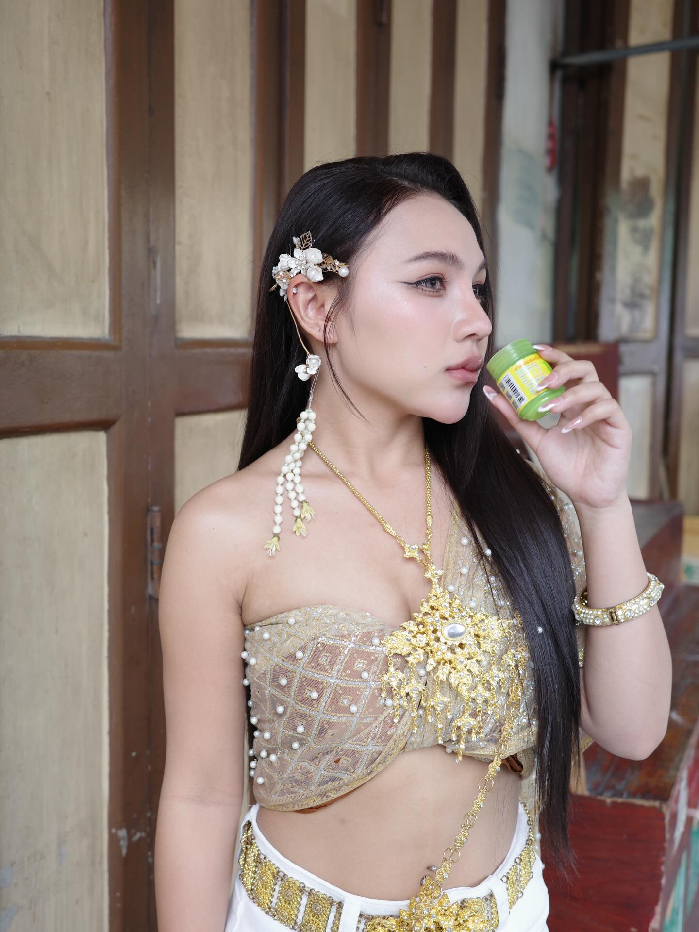 ลิลลี่ - นารีนาท เชื้อแหลม