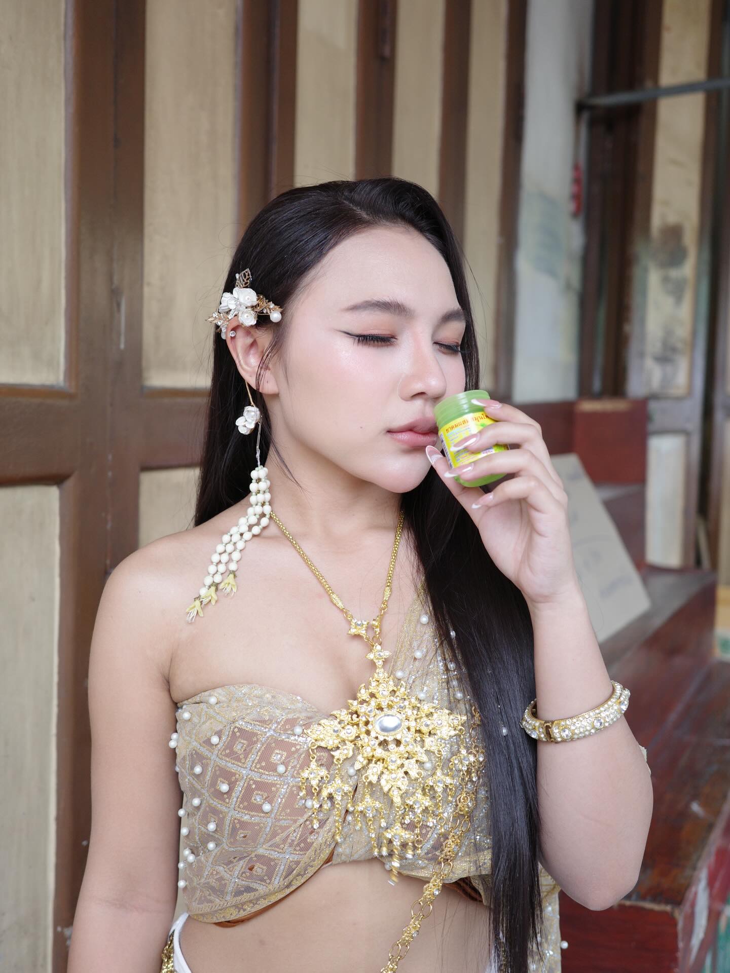 ลิลลี่ - นารีนาท เชื้อแหลม