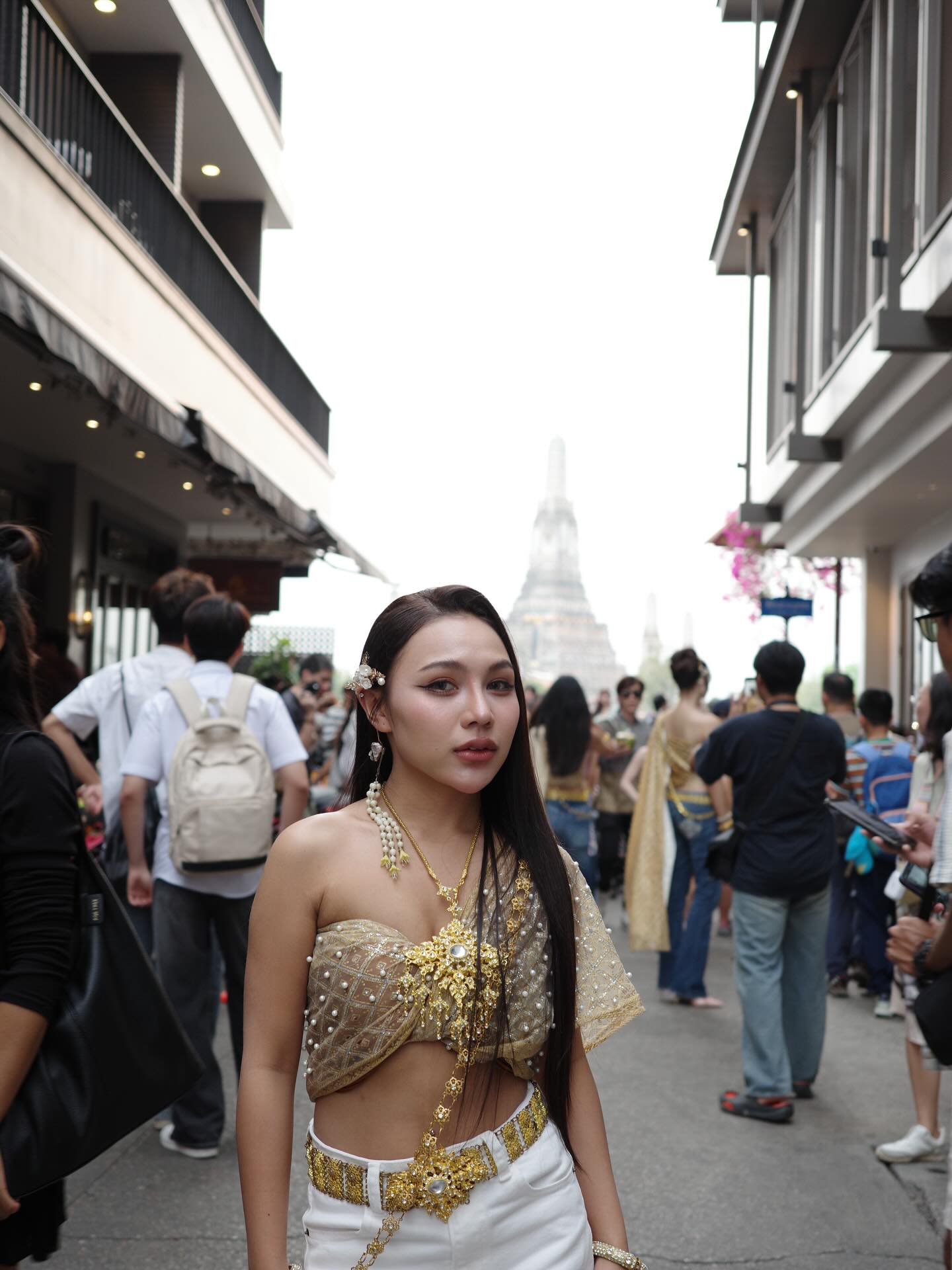 ลิลลี่ - นารีนาท เชื้อแหลม