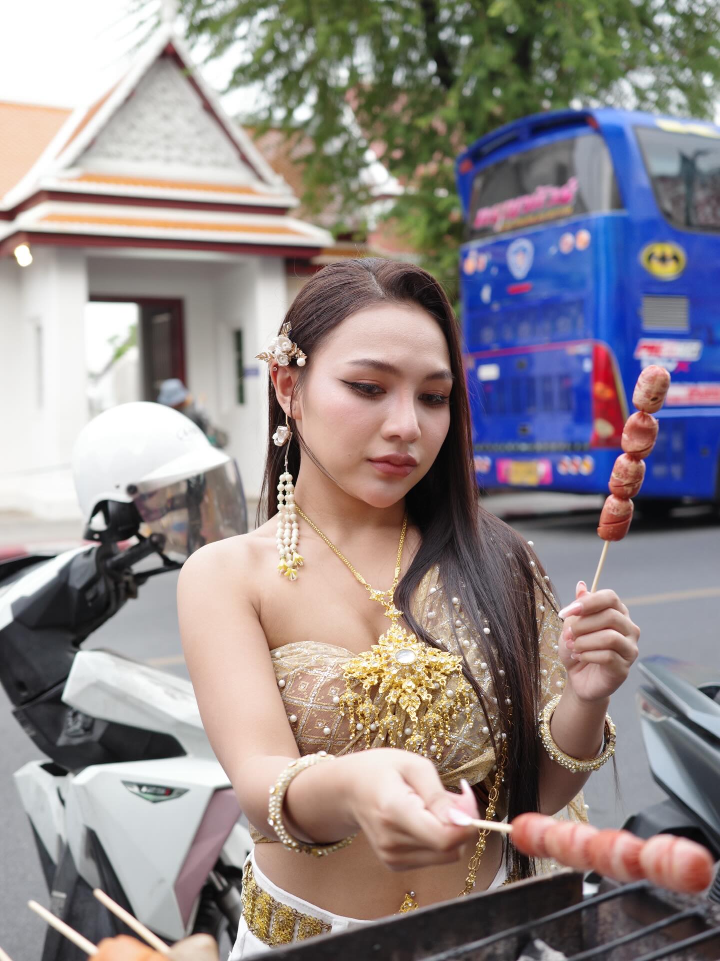 ลิลลี่ - นารีนาท เชื้อแหลม