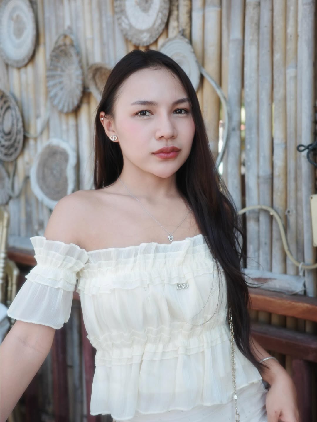 ลิลลี่ - นารีนาท เชื้อแหลม